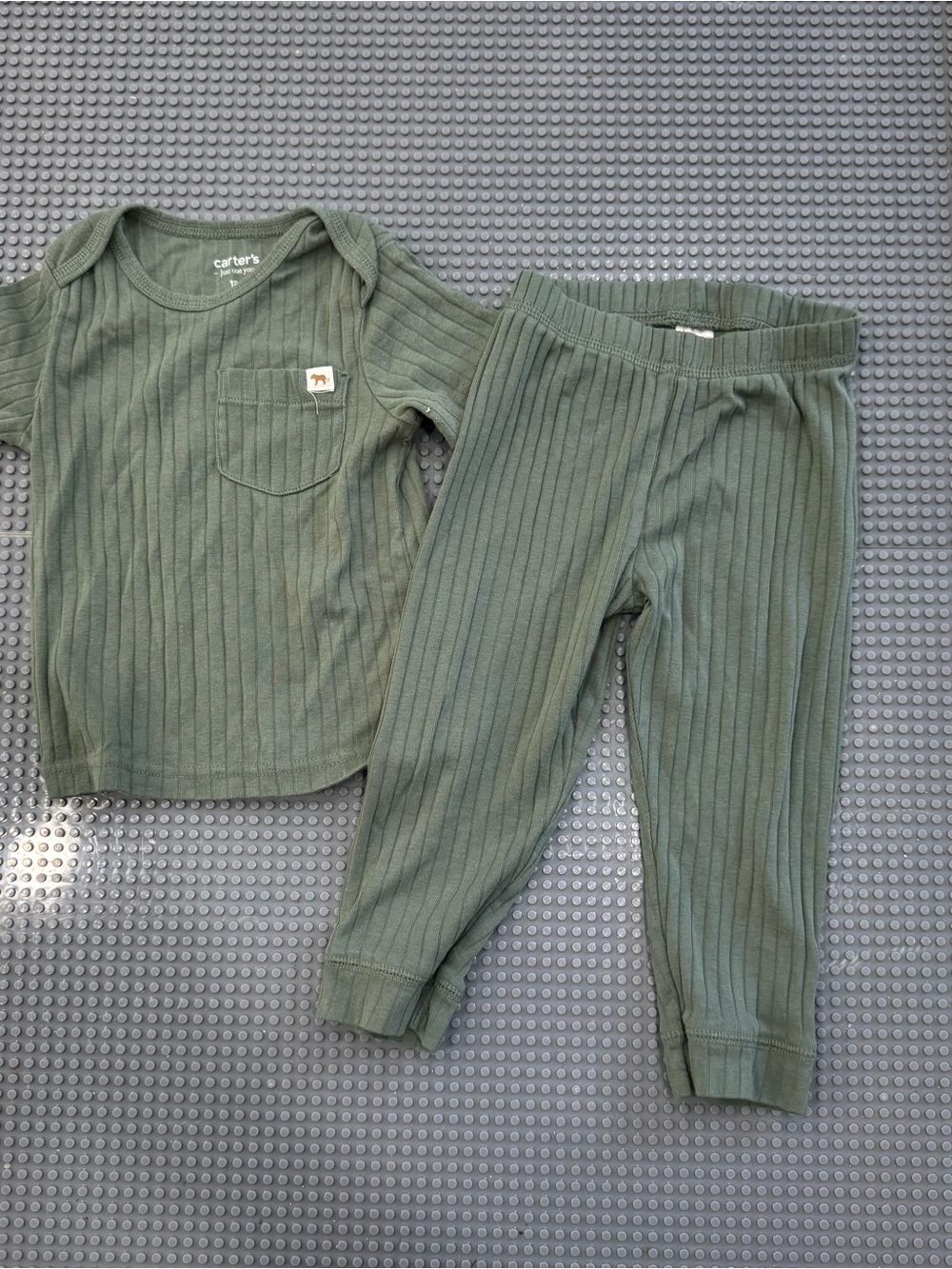Carter’s short sleeve top with pant size 18month